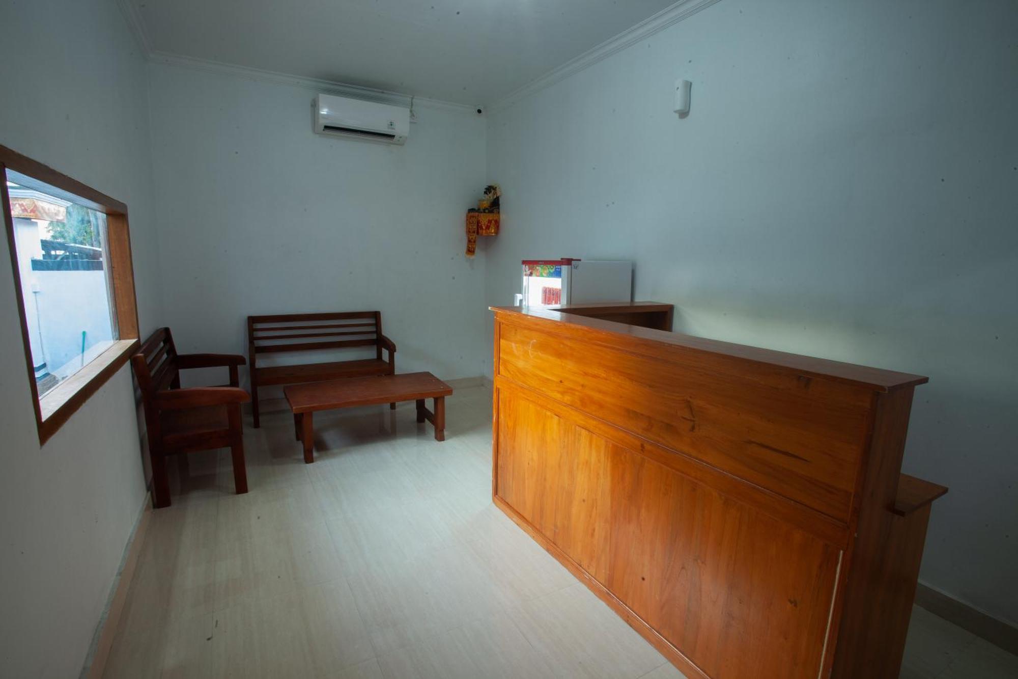 Lucky Hostel Batununggul Екстериор снимка