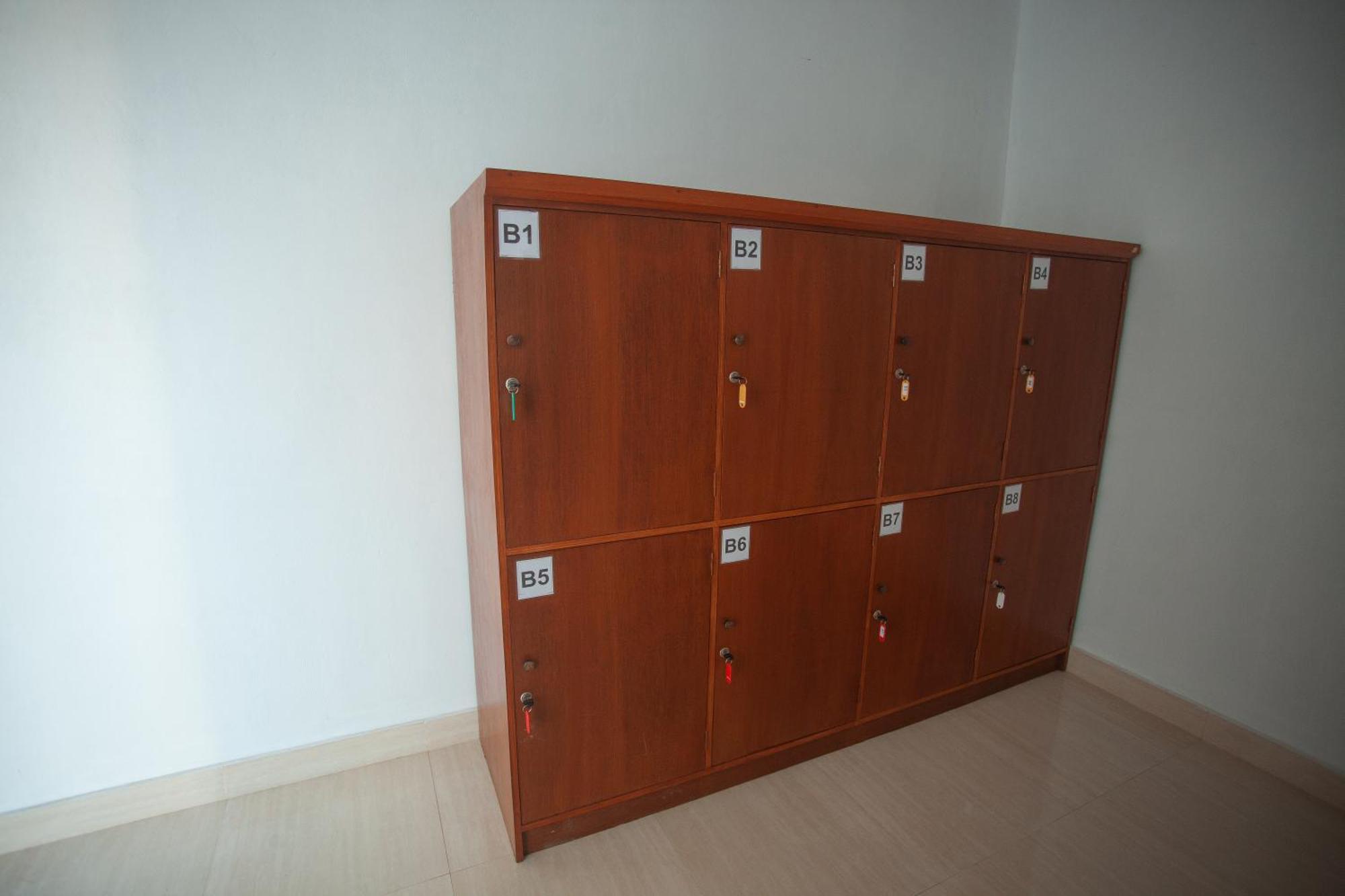 Lucky Hostel Batununggul Екстериор снимка